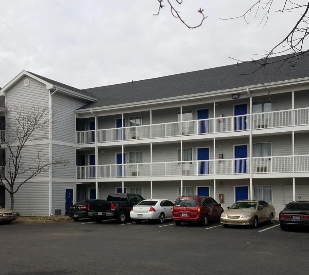 Intown Suites Extended Stay Louisville Ky - Airport Екстер'єр фото